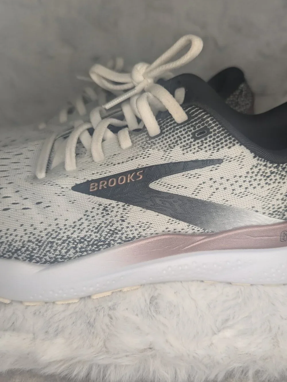 Brooks Ghost 16 Women's Size 8 White Gray Running Shoes EUC